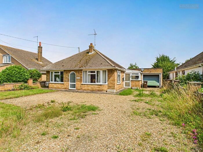 3 Bedroom Detached Bungalow For Sale In Broadway, Crowland, Peterborough, PE6