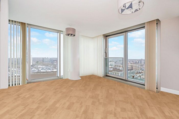 2 Bedroom Flat For Sale In Manhattan House, Witan Gate, Milton Keynes, MK9