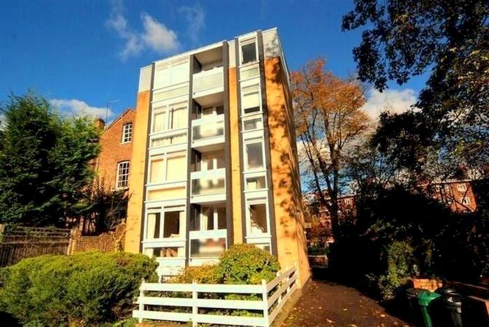 2 Bedroom Flat To Rent In Park Road, Richmond, TW10