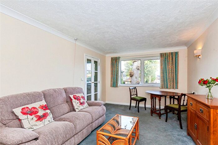 1 Bedroom Flat For Sale In The Meads, Windsor, SL4