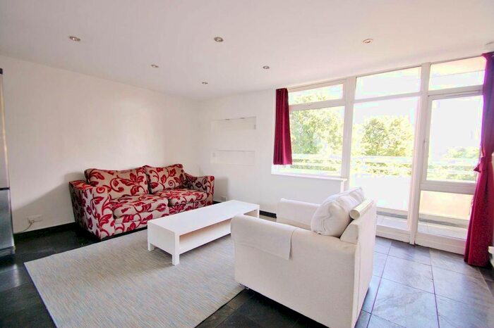 3 Bedroom Flat To Rent In Bowness House, Peckham, London, SE15