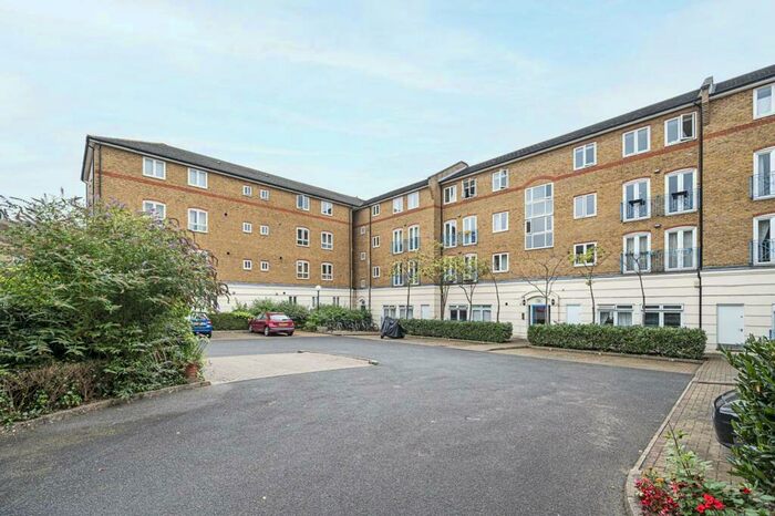 2 Bedroom Flat To Rent In Fuller Close, , Bethnal Green, London, E2