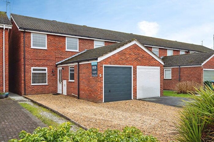 3 Bedroom Semi Detached House For Sale In Endsleigh Close, Upton, Chester, CH2