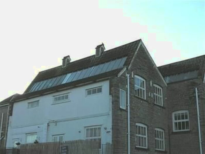 1 Bedroom Flat To Rent In Springbok Close, Street, BA16