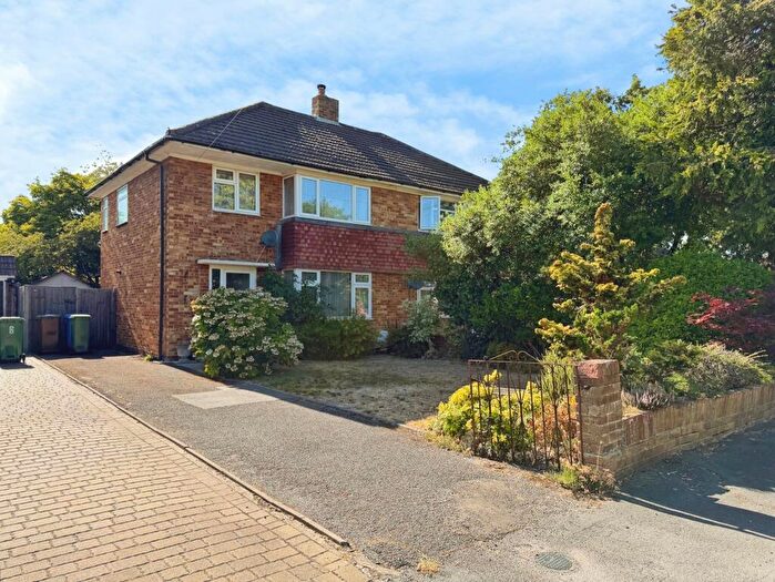 3 Bedroom Semi-Detached House For Sale In Chiltern Avenue, Farnborough, Hampshire, GU14