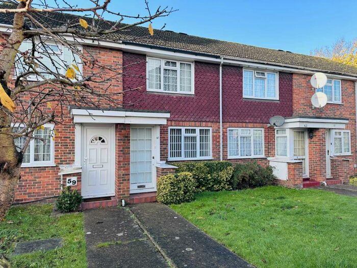 2 Bedroom End Of Terrace House To Rent In Upper High Street, Epsom, KT17
