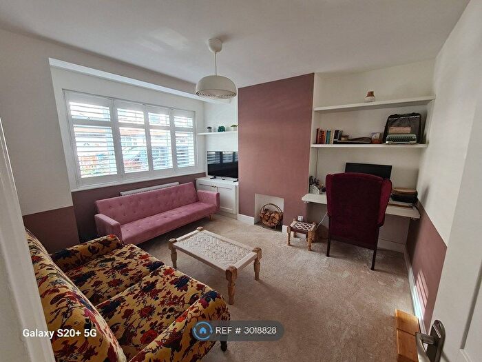 1 Bedroom Maisonette To Rent In Dinton Road, London, SW19