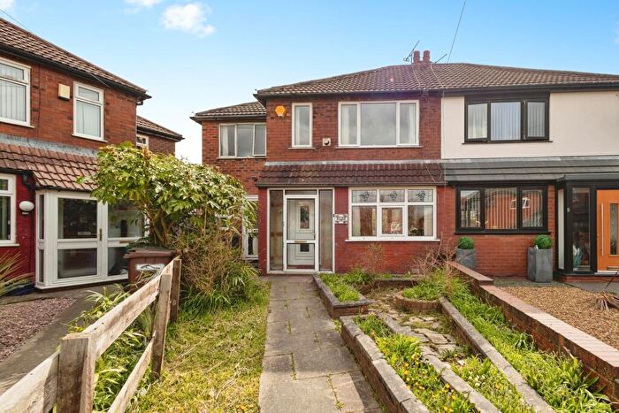 4 Bedroom Semi Detached House For Sale In Thornhill Close, Denton, Manchester, Greater Manchester, M34