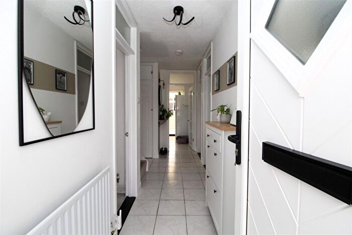 4 Bedroom Semi-detached Bungalow For Sale In Greenhill Gardens, Minster, Ramsgate, CT12