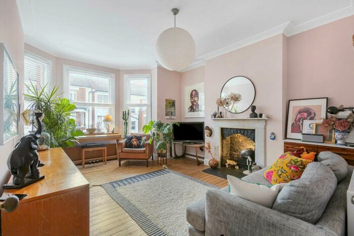 2 Bedroom Apartment To Rent In Holmleigh Road, London, N16