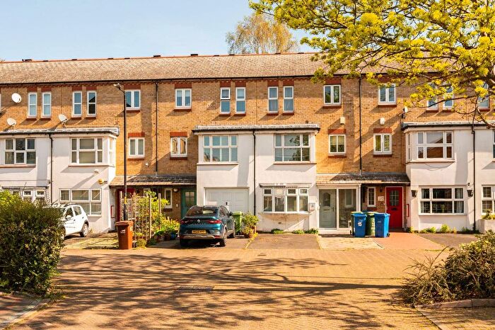 5 Bedroom Property For Sale In Keats Close, Bermondsey, London, SE1