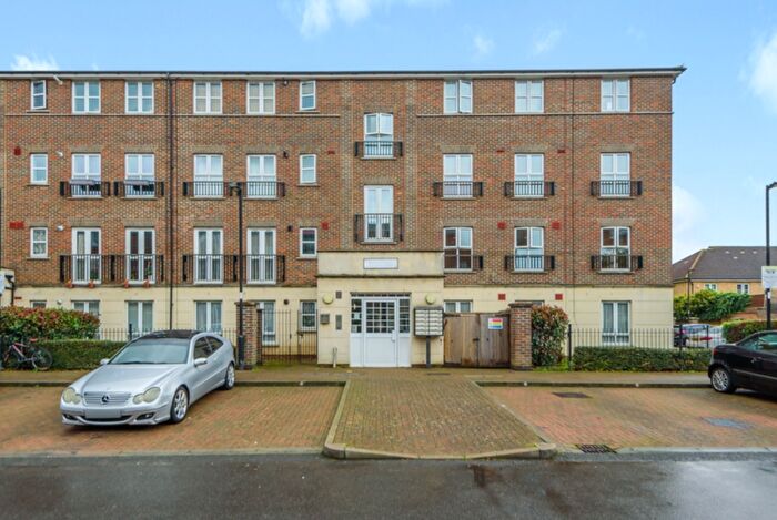 2 Bedroom Flat To Rent In Gareth Drive, London, N9