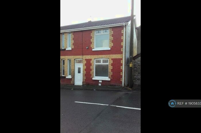 3 Bedroom End Of Terrace House To Rent In New Houses, Brynmenyn, Bridgend, CF32
