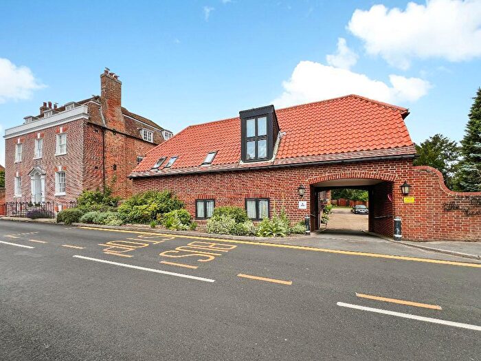 1 Bedroom Flat For Sale In The Street, Woodnesborough, Sandwich, Kent, CT13