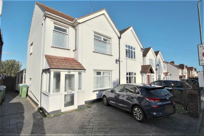 3 Bedroom Semi-Detached House To Rent In Tidford Road Welling, DA16