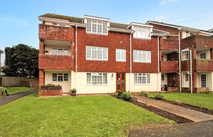2 Bedroom Flat For Sale In Lamorna Grove, Worthing, BN14