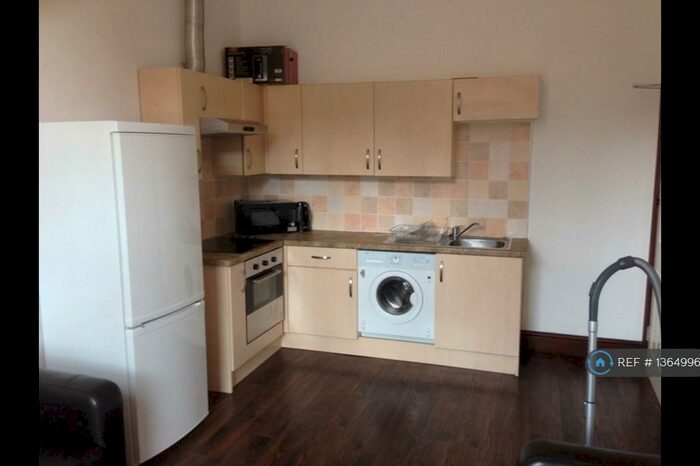 3 Bedroom Flat To Rent In Hyde Terrace, Leeds, LS2