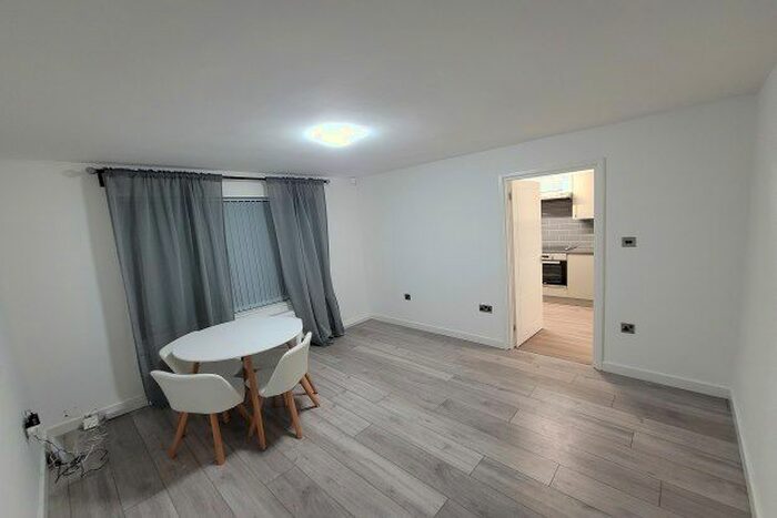 3 Bedroom Property To Rent In Beckhill Walk, Leeds, LS7