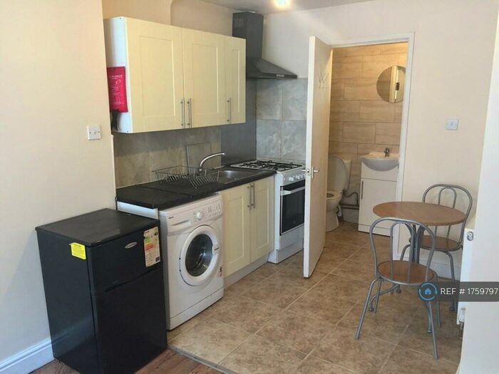 Studio To Rent In Pershore Road, Birmingham, B30