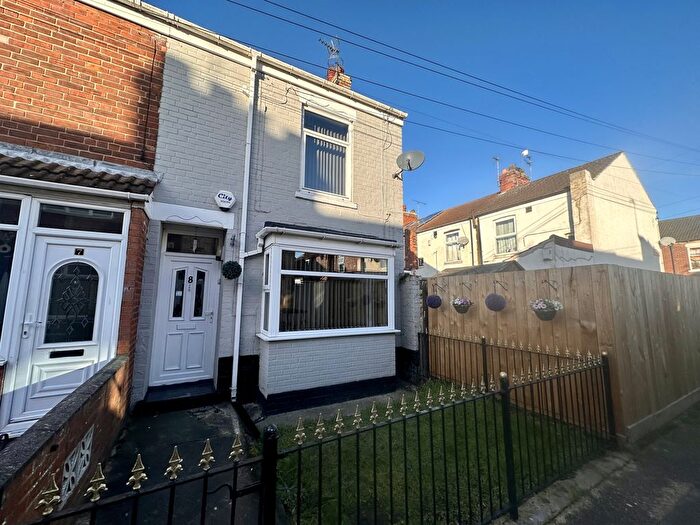 2 Bedroom End Of Terrace House To Rent In Rose Villas, Middleburg Street, Hull, Yorkshire, HU9