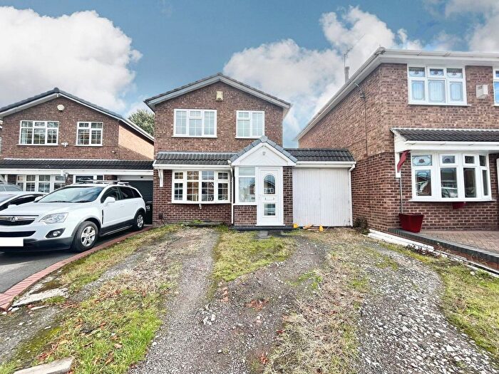 3 Bedroom Detached House For Sale In Faulknor Drive, Pensnett, Brierley Hill, DY5