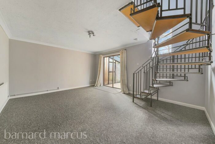 2 Bedroom Semi-Detached House To Rent In Fennel Close, Croydon, CR0