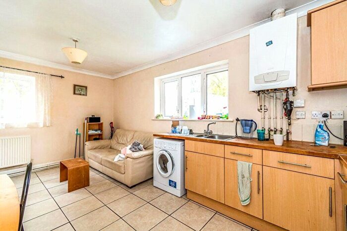 2 Bedroom Flat To Rent In Portswood Road, Southampton, Hampshire, SO17