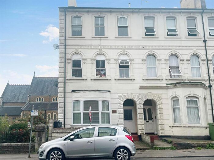 2 Bedroom Flat To Rent In Victoria Road, Aldershot, GU11
