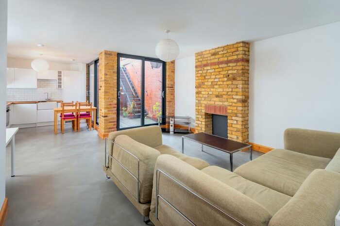 4 Bedroom Ground Maisonette To Rent In Capworth Street, Leyton, E10