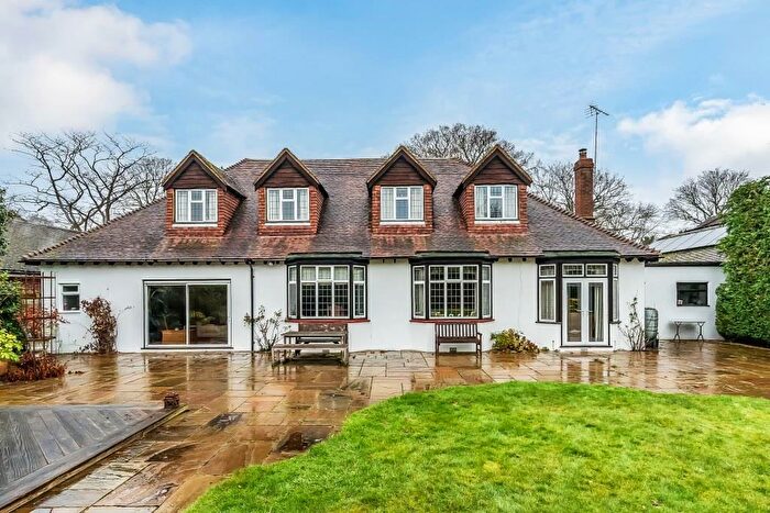 4 Bedroom Detached House For Sale In Meadowside, Great Bookham, KT23