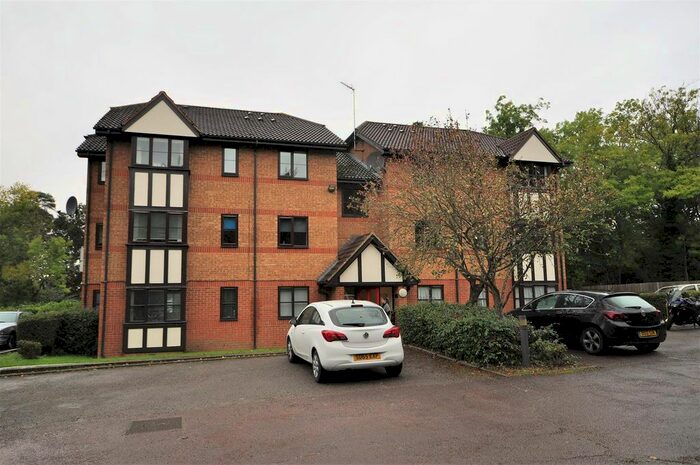 2 Bedroom Flat To Rent In Osprey Close, Falcon Way, Watford, WD25