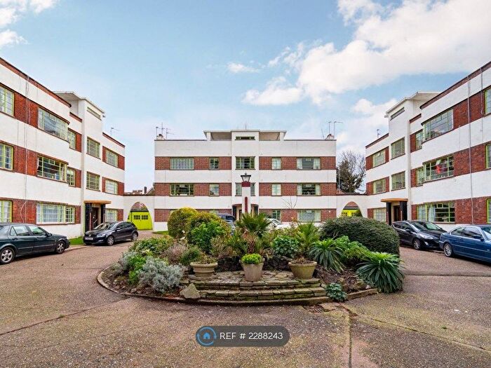 2 Bedroom Flat To Rent In Grosvenor Road, London, E11