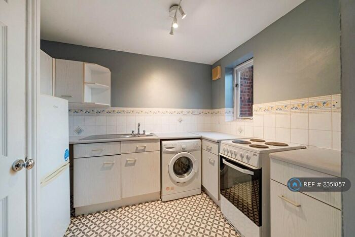 1 Bedroom Flat To Rent In Darlington Court, London, SE6