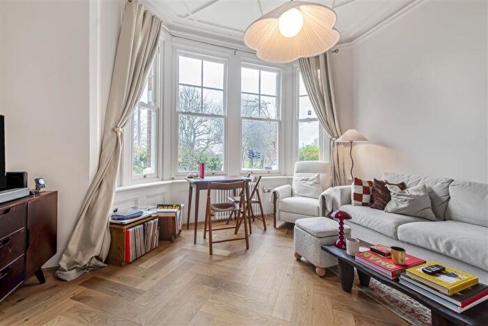 2 Bedroom Flat For Sale In Nightingale Lane, SW12