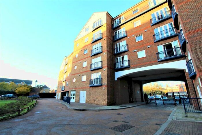 2 Bedroom Flat To Rent In Argent Court, Argent Street, Grays, RM17
