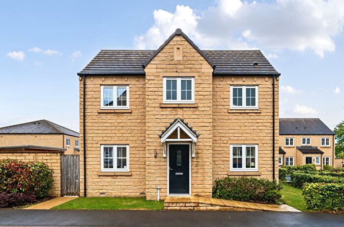 3 Bedroom Semi-Detached House For Sale In River Way, Bradford, West Yorkshire, BD10
