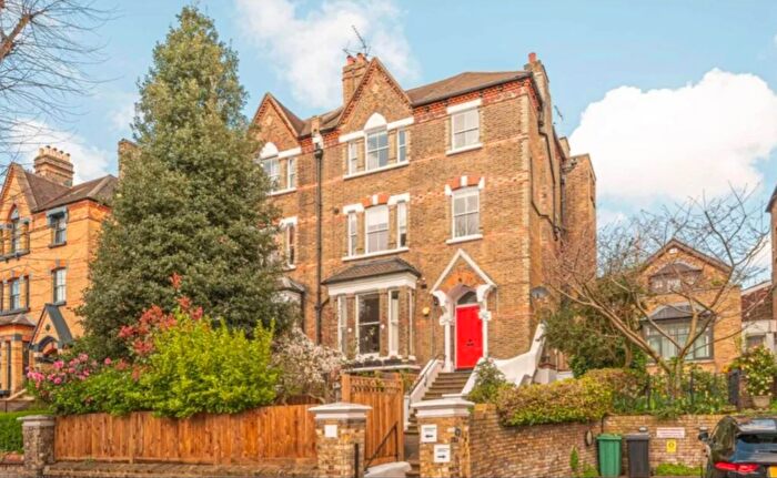 4 Bedroom Flat To Rent In Lyndhurst Road, Hampstead, London, NW3