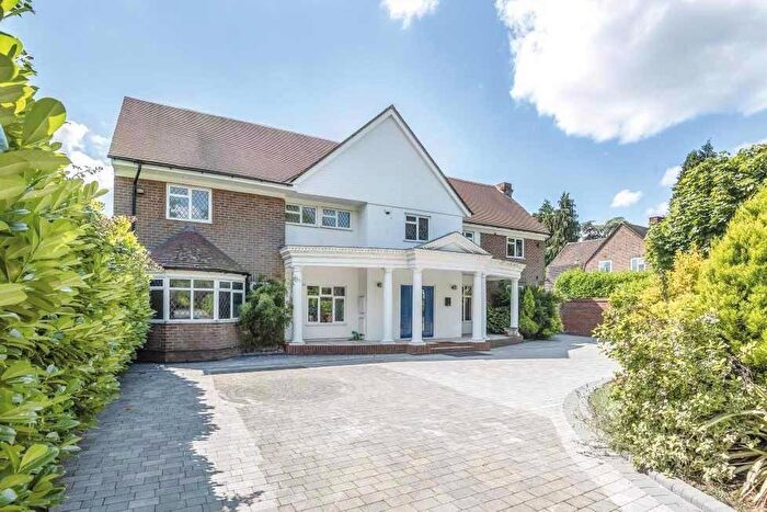 6 Bedroom Detached House For Sale In School Close, High Wycombe, HP11