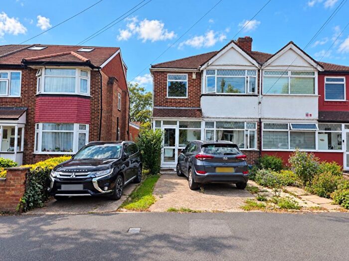 3 Bedroom Semi-Detached House For Sale In Bilton Road, Perivale, UB6