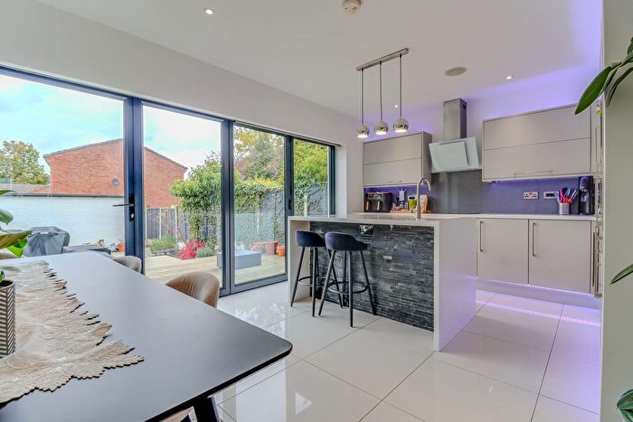 3 Bedroom Semi-detached House For Sale In Grange Drive, Glen Parva, LE2