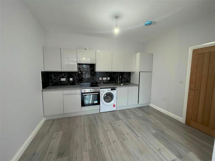 2 Bedroom Flat To Rent In Station Street, Burton-On-Trent, DE14