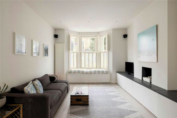 2 Bedroom Apartment To Rent In Fernshaw Road, Chelsea, London, SW10