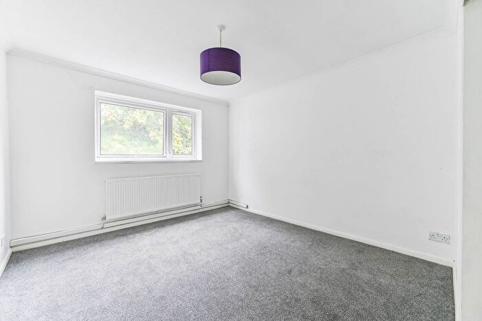 3 Bedroom Flat To Rent In Bramley Hill, South Croydon, CR2