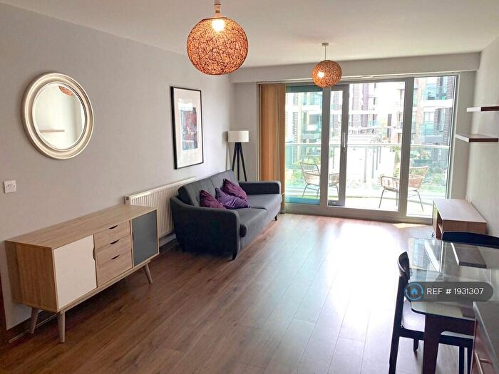 1 Bedroom Flat To Rent In Bridges Court Road, London, SW11