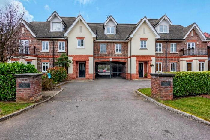 2 Bedroom Flat To Rent In New Road, Ascot, SL5
