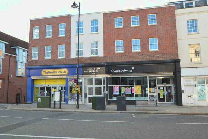 2 Bedroom Flat To Rent In High Street, Dorking RH4