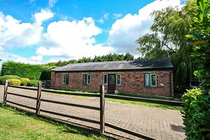 2 Bedroom Detached House For Sale In Windmill Road, Nr Pepperstock, Herts, LU1