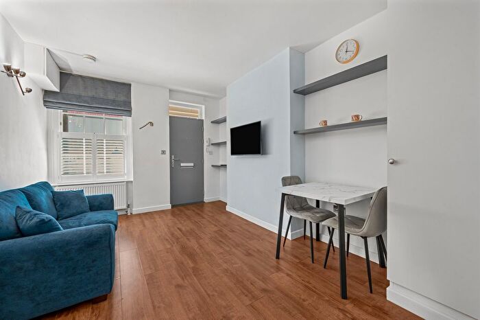 1 Bedroom Flat To Rent In Fletcher Buildings, Martlett Court, WC2B