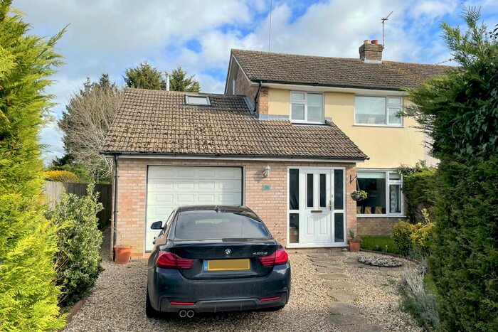 3 Bedroom Semi-Detached House For Sale In Aylesbury, Oakley, Buckinghamshire, HP18