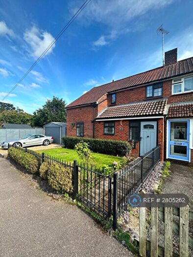 3 Bedroom Semi Detached House To Rent In The Crescent, Welwyn, AL6